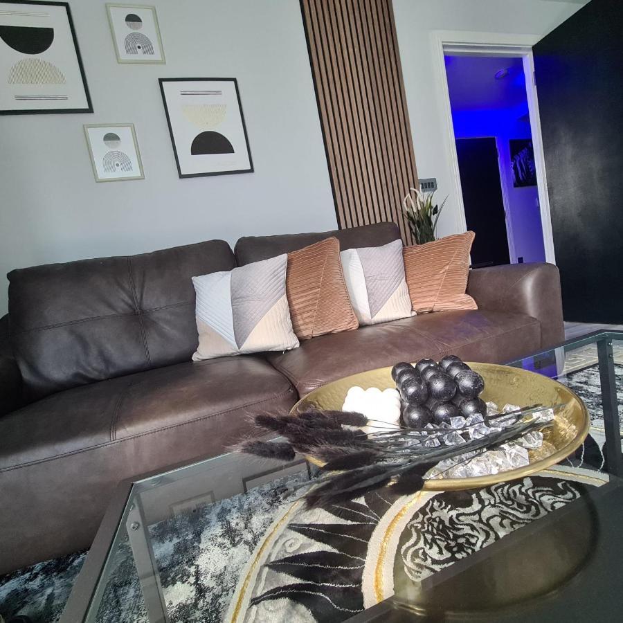 Luxury 9Ine Penthouse With Garden & Jacuzzi Appartement Birmingham Buitenkant foto