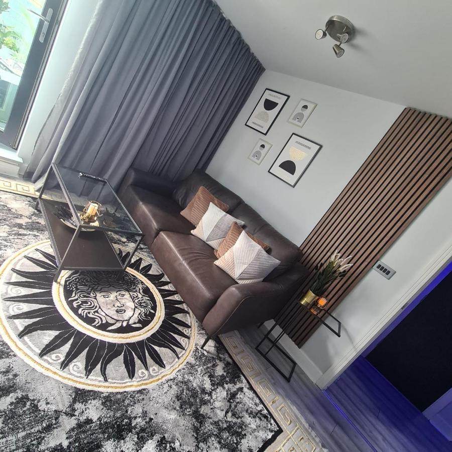 Luxury 9Ine Penthouse With Garden & Jacuzzi Appartement Birmingham Buitenkant foto