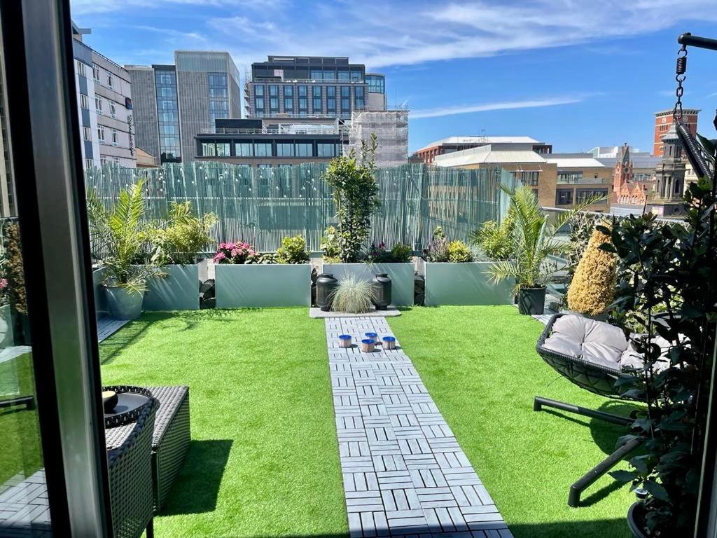 Luxury 9Ine Penthouse With Garden & Jacuzzi Appartement Birmingham Buitenkant foto